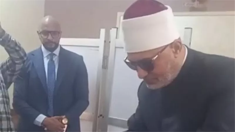 مفتي الجمهورية يُدلي بصوته بانتخابات الشيوخ 2025 في كفر الشيخ