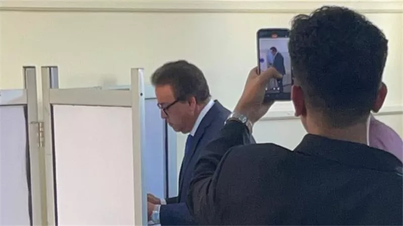  وزير الصحة يُدلي بصوته في انتخابات مجلس الشيوخ 2025 بالتجمع الأول