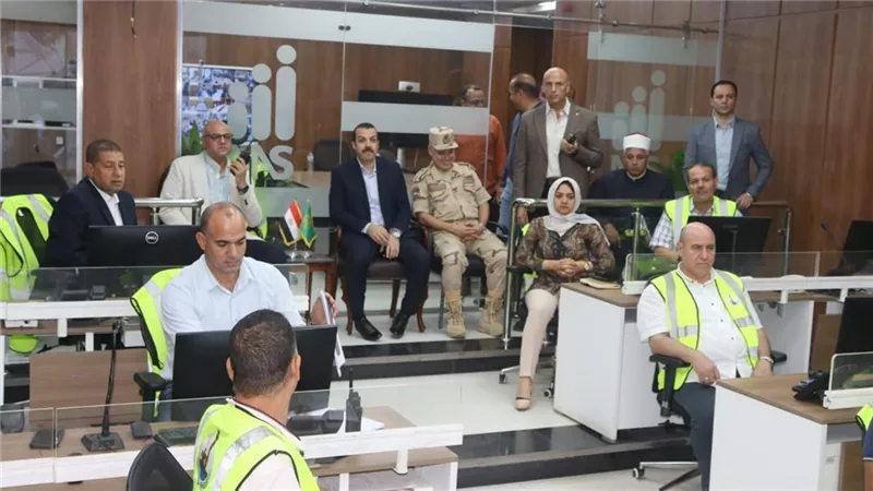 محافظ القليوبية يتابع سير العملية الانتخابية من غرفة الشبكة الوطنية