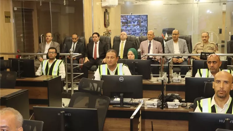 محافظ بني سويف يتابع«من غرفة العمليات» لجان وانتظام التصويت بالشيوخ