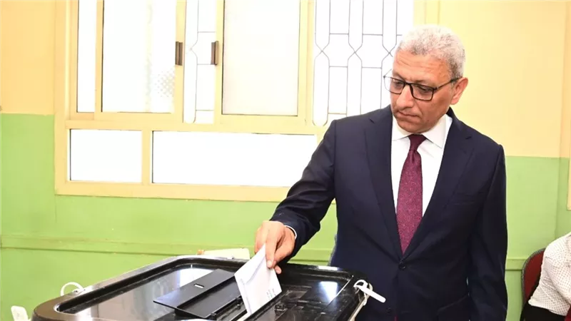 وكيل أول مجلس النواب يدلي بصوته في انتخابات مجلس الشيوخ