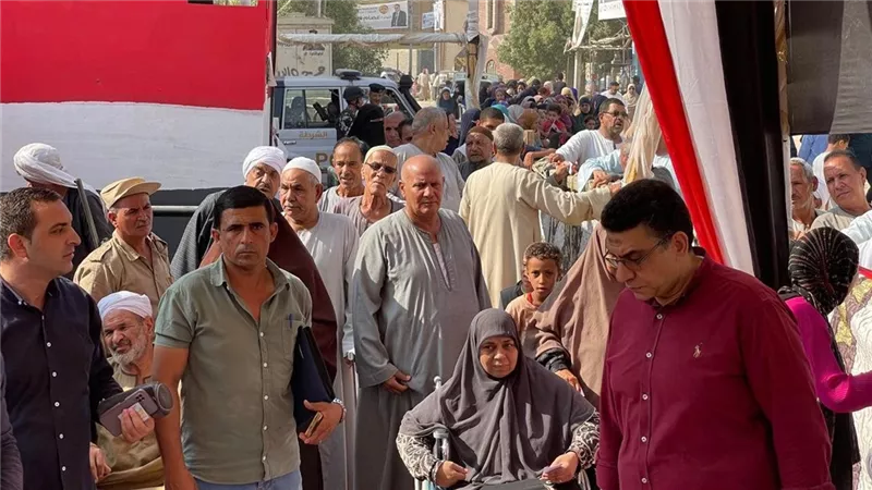كبار السن والسيدات يتصدران مشهد التصويت باللجان انتخابات دفنو في الفيوم