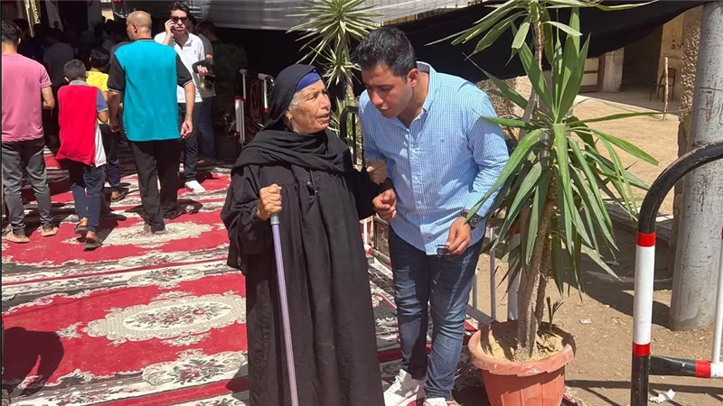 جايه أديله صوتي.. مُسنة تُدلي بصوتها للمرشح محمد مصطفى بانتخابات الشيوخ  
