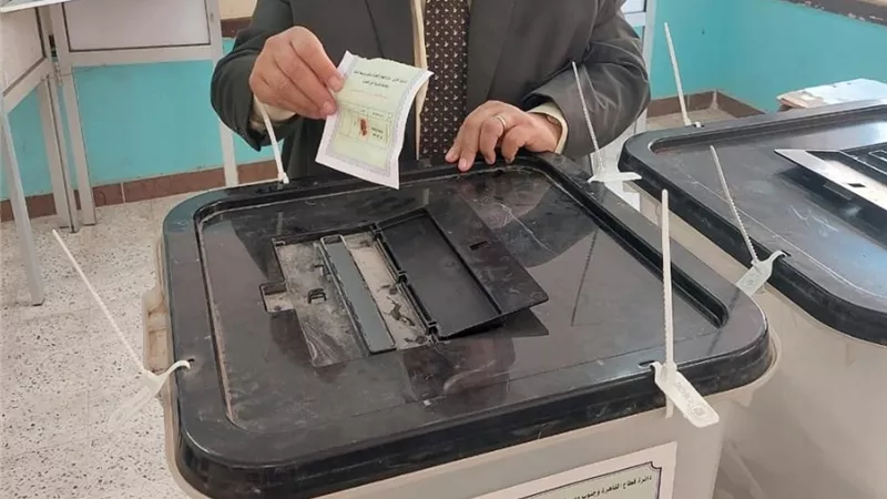 أمين العلاقات الحكومية بالجبهة الوطنية يدلي بصوته في انتخابات 