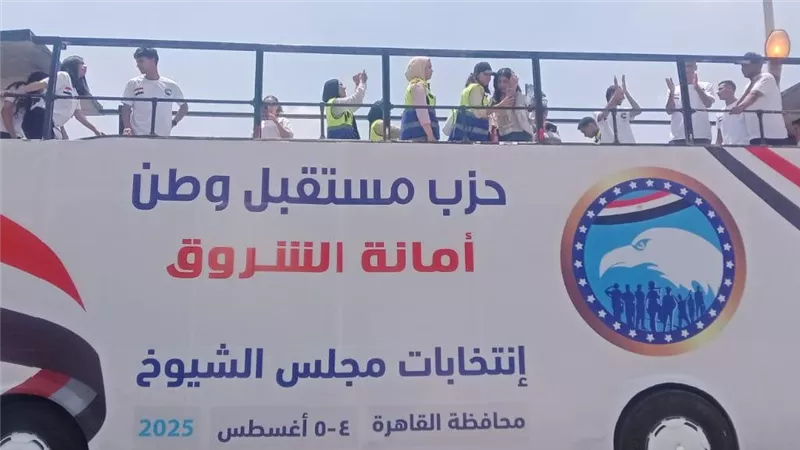 بالأتوبيس المفتوح.. توافد الناخبين على اللجان للإدلاء بأصواتهم بمدينة الشروق