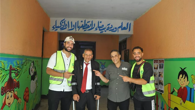 مش قادر بس بعافر.. مُسن مريض يدلي بصوته بانتخابات الشيوخ بالقاهرة