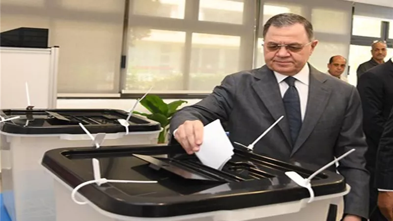 وزير الداخلية يدلي بصوته في انتخابات مجلس الشيوخ | فيديو
