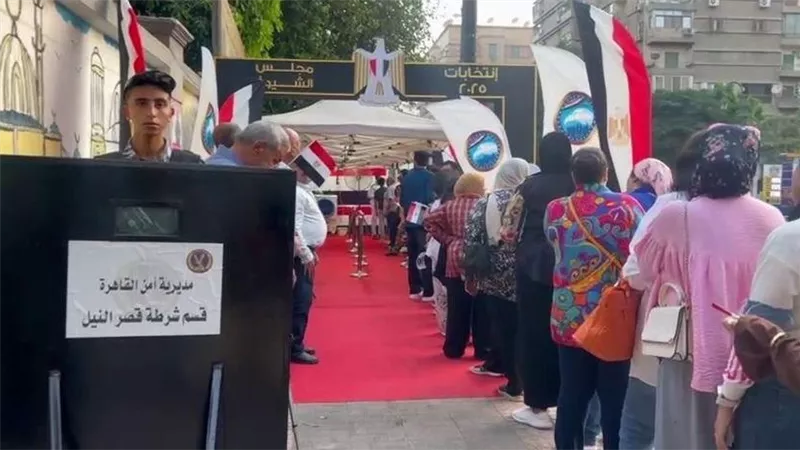المرأة تتصدر المشهد في انتخابات الشيوخ 2025 بحلوان.. إقبال كثيف في اللجان