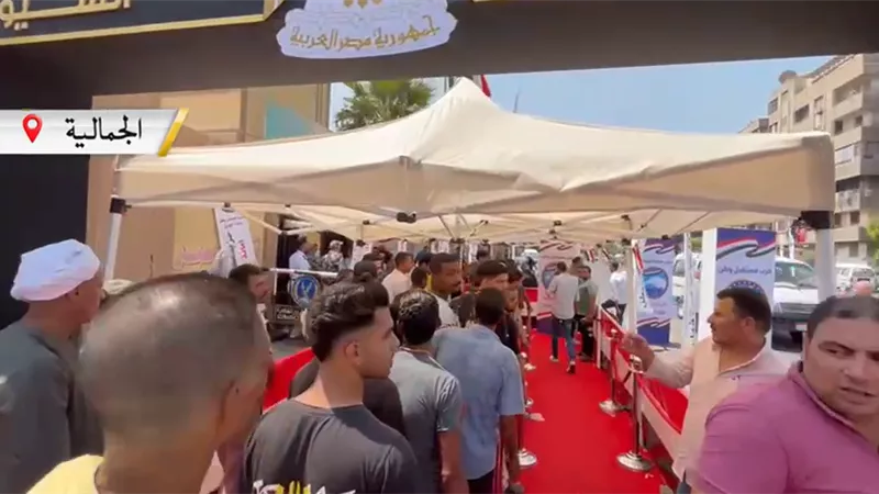 بأعلام مصر.. حشود غفيرة أمام لجان التصويت الانتخابية في كافة أنحاء الجمهورية