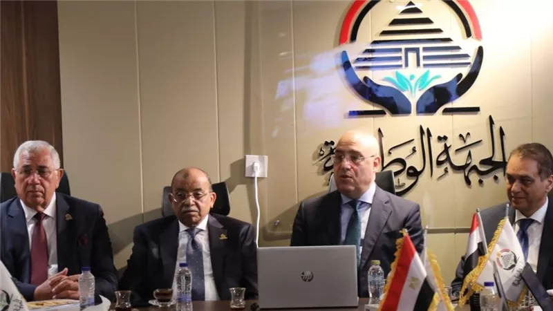 عاصم الجزار يتابع سير العملية الانتخابية من غرفة عمليات 