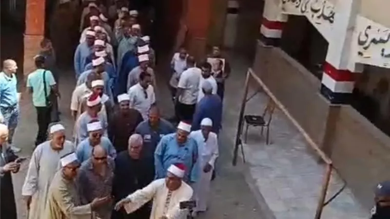 توافد المواطنين على لجان انتخابات الشيوخ في مركز بلبيس