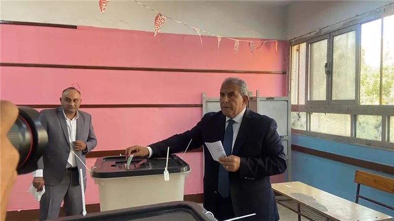 انتخابات الشيوخ.. طاهر أبو زيد يدلي بصوته ويؤكد المشاركة ركيزة لدعم الاستقرار 