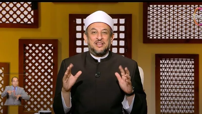 كيف يتقرب المسلم إلى الله بالفضائل وترك الرذائل؟.. رمضان عبدالمعز يجيب