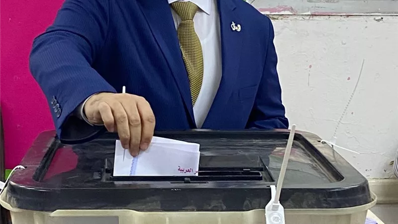 إسماعيل الشرقاوي مرشح حزب العدل يدلي بصوته في نزلة السمان بالجيزة