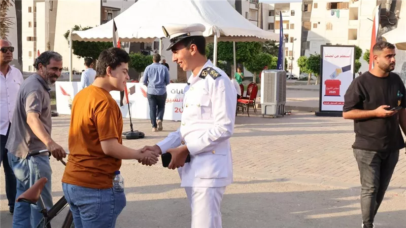 ثاني أيام الانتخابات.. حشد جماهيري أمام مدرسة فاطمة عنان بالتجمع 