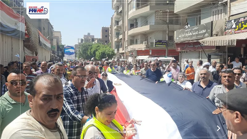 علم مصر بطول 10 أمتار.. إقبال كبير من المواطنين في انتخابات الشيوخ بالمنيا