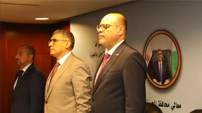 وزير العمل: القانون الجديد يحقق التوازن بين المستثمر والعامل 
