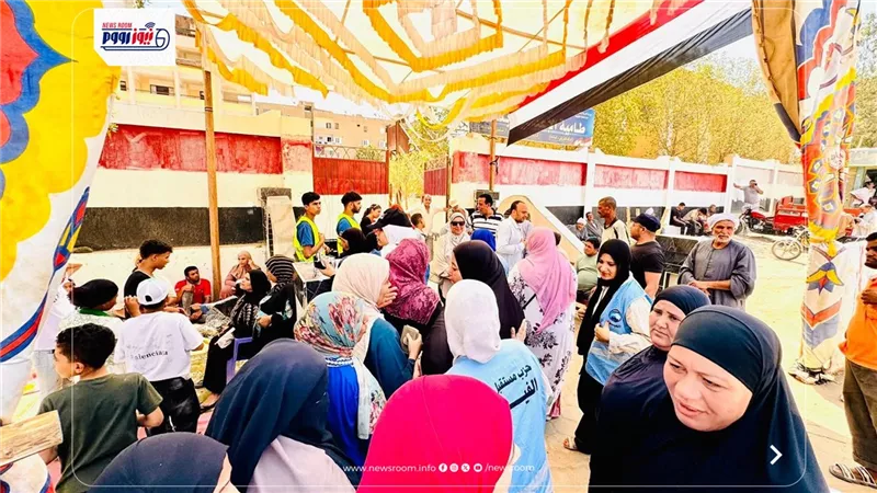 رغم ارتفاع الحرارة.. توافد المواطنين على لجان الانتخابات بالفيوم