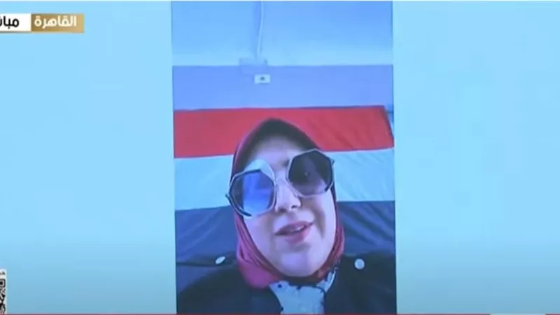 «رغم إصابتها في العين».. المستشارة هالة سعيد تُصر على استكمال يومها الانتخابي
