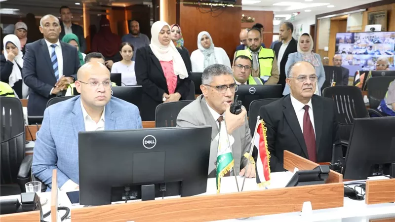 محافظ الجيزة يعلن غلق صناديق الاقتراع بلجان انتخابات الشيوخ