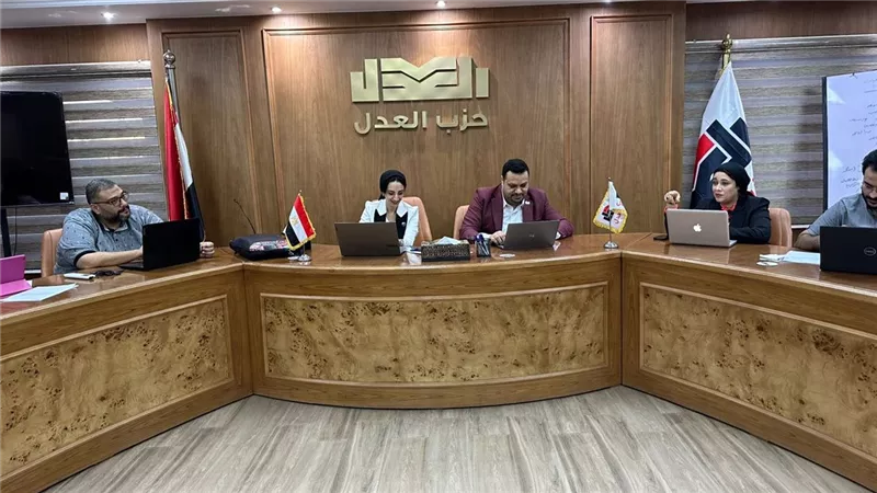 غرفة عمليات “العدل” تواصل عملها بعد غلق باب التصويت ومتابعة دقيقة لعملية الفرز
