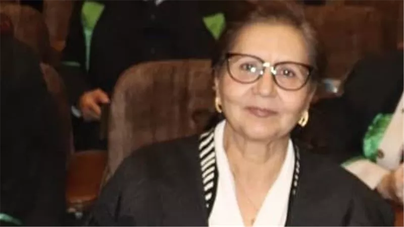 علياء المهدي تنتقد مقترح مبادلة قناة السويس بالديون: 