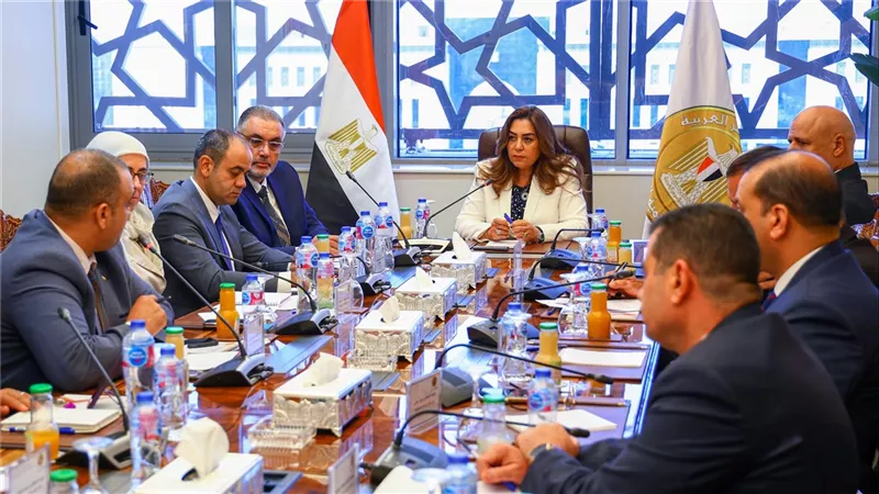 وزيرة التنمية المحلية تستقبل وفد من شركة ازري العالمية لبحث مجالات التعاون 
