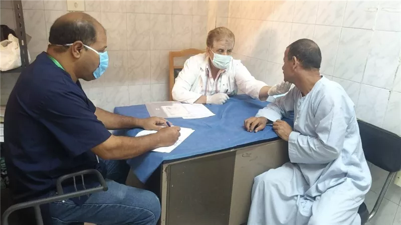صحة المنيا تقدم الخدمة الطبية لـ1000 مواطن بقرية الإسماعيلية