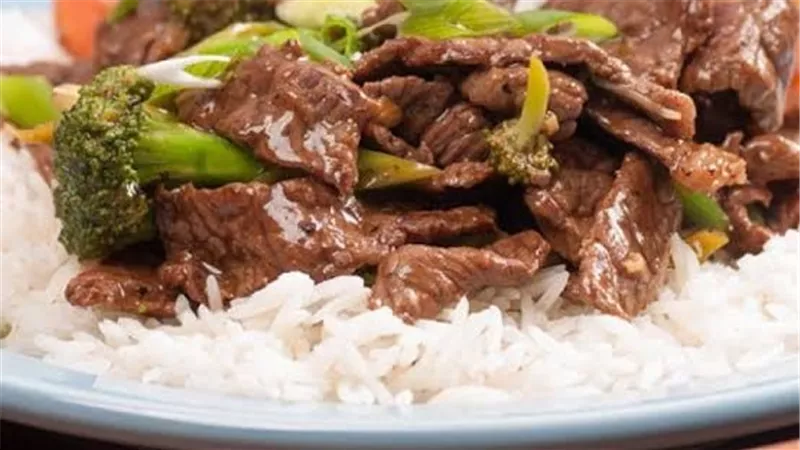غداء فاخر..شرائح اللحم بالبصل والفلفل مع الأرز البسمتي والحلو جلاش 