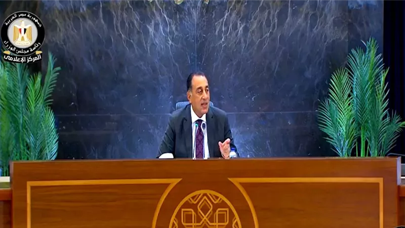 مصطفى مدبولي: شاحنات المساعدات المصرية متواجدة بالقرب من معبر كرم أبوسالم
