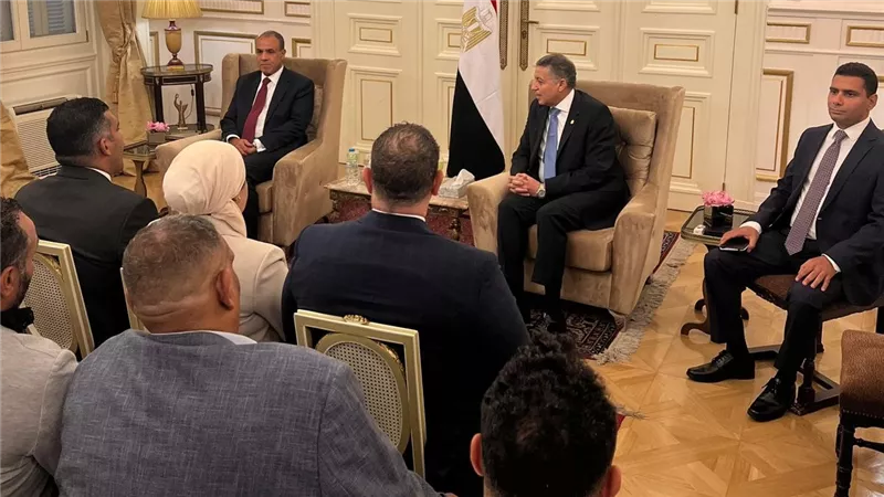 وزير الخارجية يشيد بدور الجالية المصرية باليونان في تعزيز العلاقات بين البلدين