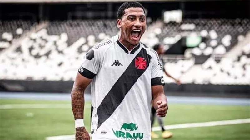 وقع 4 سنوات.. البرازيلي خوان ألفينا ينضم للزمالك رسميا