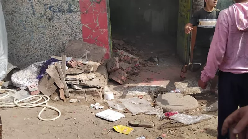 إصابة شخصين والبحث عن طفل مفقود تحت أنقاض عقار في البراجيل 
