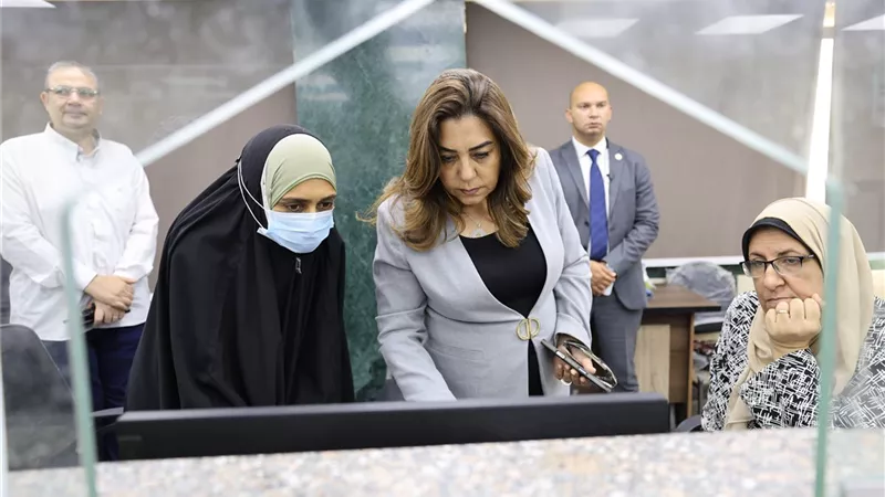 وزيرة التنمية المحلية تقوم بجولة مفاجئة على حي الموسكي بالقاهرة
