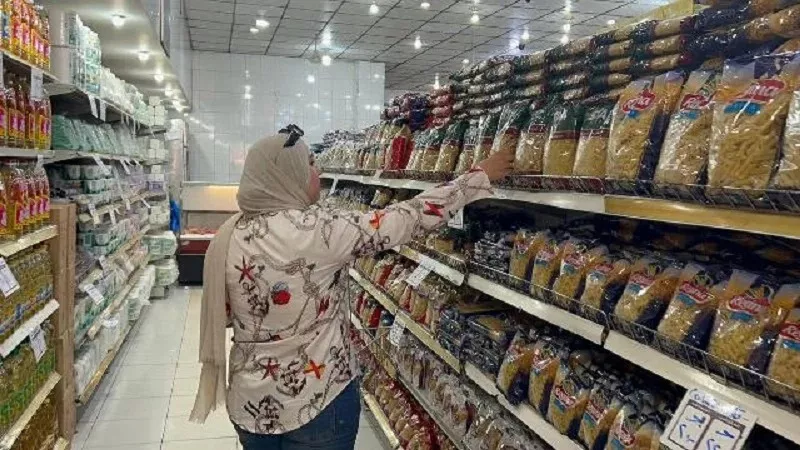 باحث اقتصادي يكشف: تطبيق إلكتروني جديد لضبط الأسواق وحماية المستهلك| فيديو
