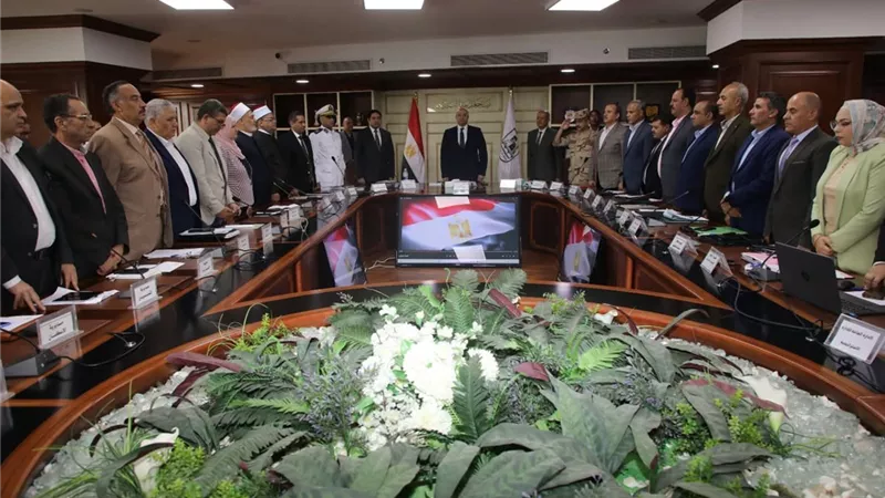 محافظ بنى سويف يُوجّه الشكر للجهاز التنفيذى لجهودهم فى انتخابات مجلس الشيوخ