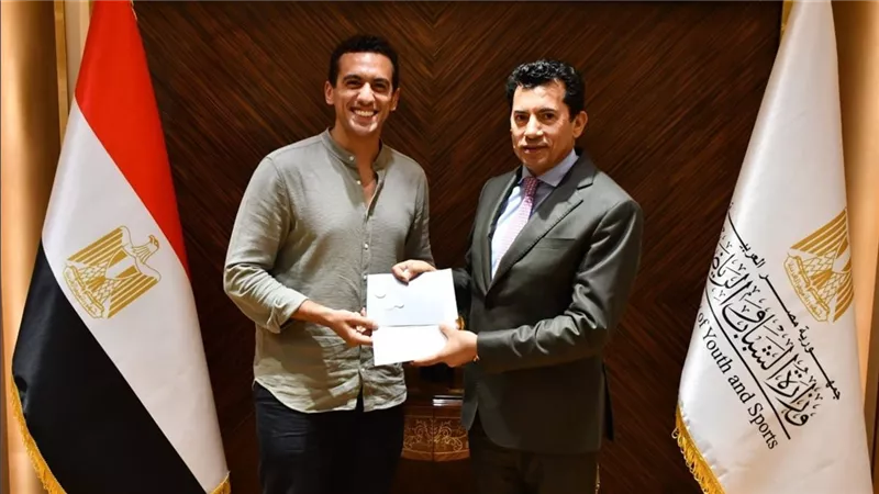 وزير الشباب والرياضة يبحث مع البطل الأولمبي أحمد الجندي استعداداته المقبلة
