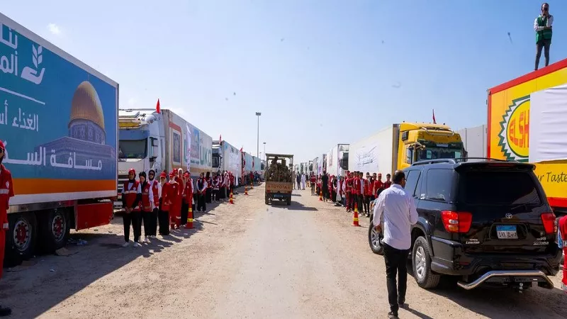 الاحتلال يعرقل دخول شاحنات المساعدات إلى قطاع غزة |فيديو 