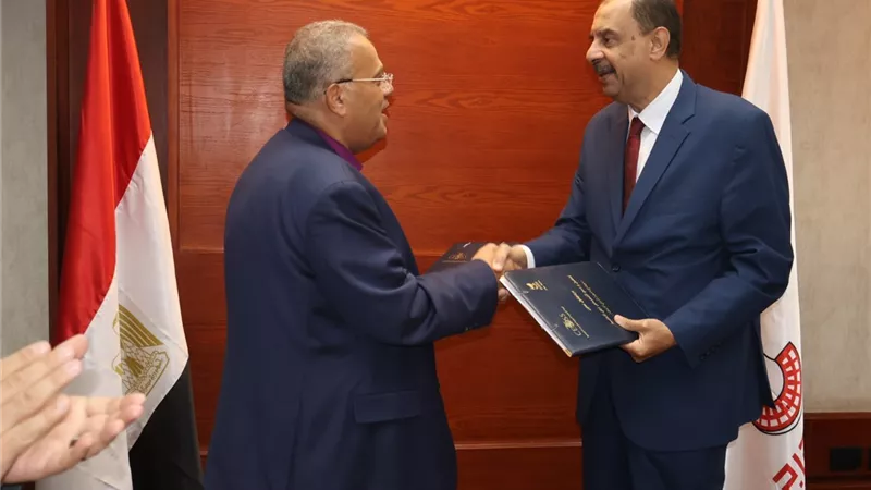 محافظ سوهاج يوقع بروتوكول تعاون مع الهيئة القبطية الإنجيلية لدعم ذوي الإعاقة