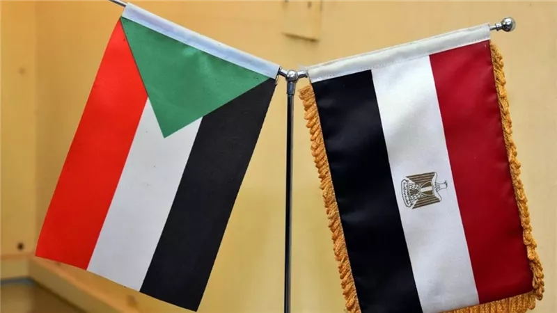 توقيت هام.. مصطفى شردي يعلق على زيارة رئيس الوزراء الانتقالي السوداني لمصر