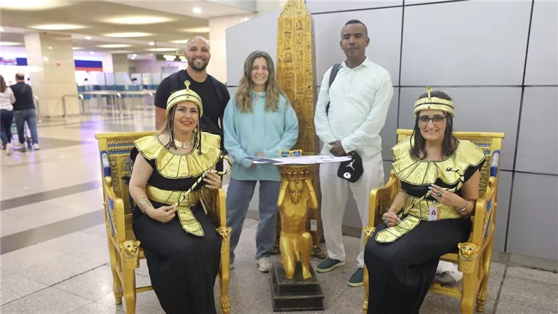 خطوط لوفتهانزا تحتفل بمسافريها في مطار القاهرة الدولي