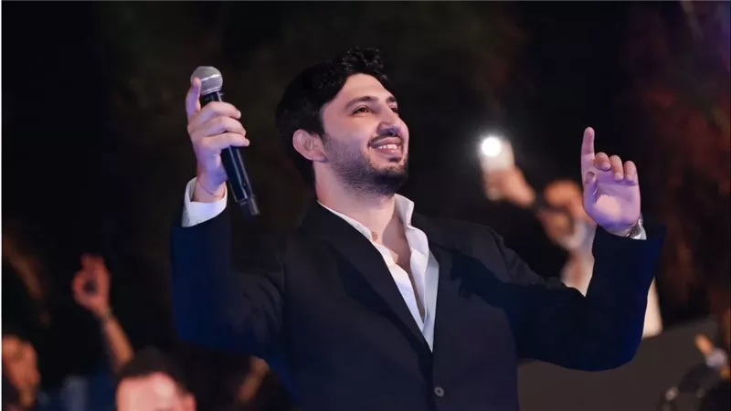 محمد فضل شاكر يحيي حفلا غنائيا ناجحا في العلمين الجديدة