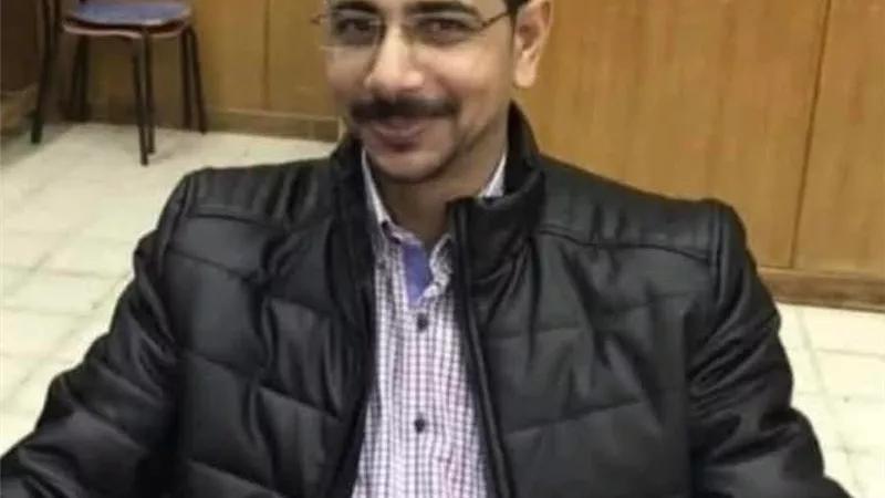 عاد من الإمارات للموت معهما.. وفاة معلم وزوجته وابنته في حادث الكريمات