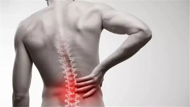 هل تعاني من آلام الظهر المزمنة؟ دراسة تكشف علاج علمي أكثر فعالية من الأدوية