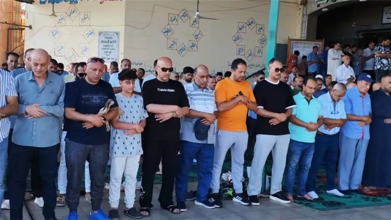 المئات يشيعون جنازة  
