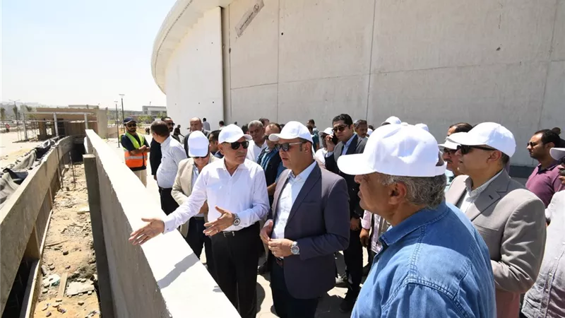 وزير الإسكان ومحافظ القاهرة يتفقدان مكونات مشروع حدائق تلال الفسطاط