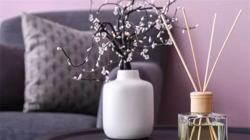 أفضل طرق تعطير المنزل طبيعيًا تدوم طوال اليوم بدون معطرات صناعية 