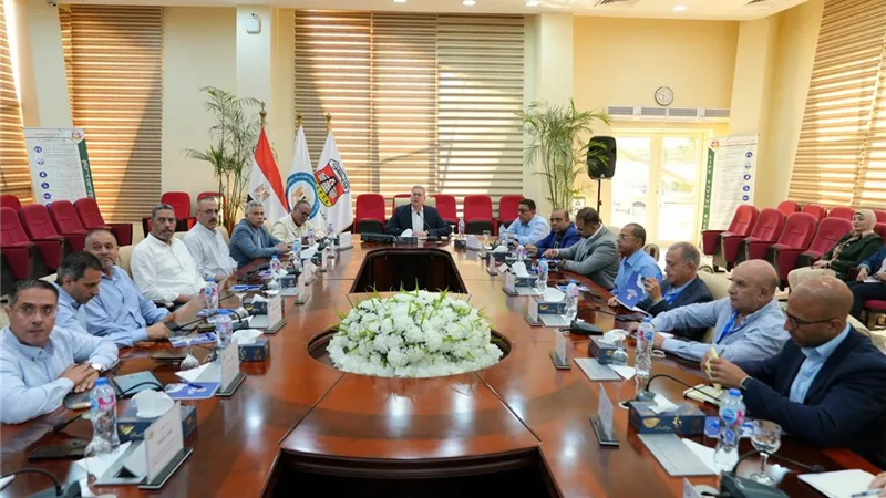  وزير البترول يتابع توسعات ميناء الحمراء بمدينة العلمين الجديدة