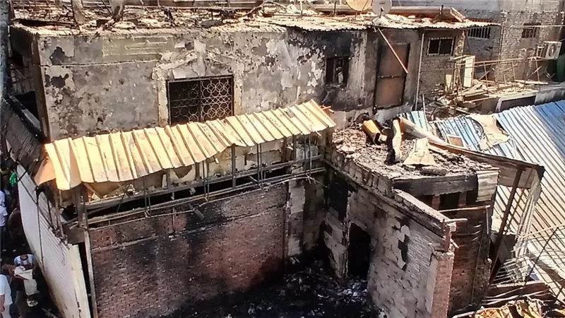 رفع آثار حريق شبرا الخيمة.. والنيابة تنتدب المعمل الجنائي لتحديد الأسباب