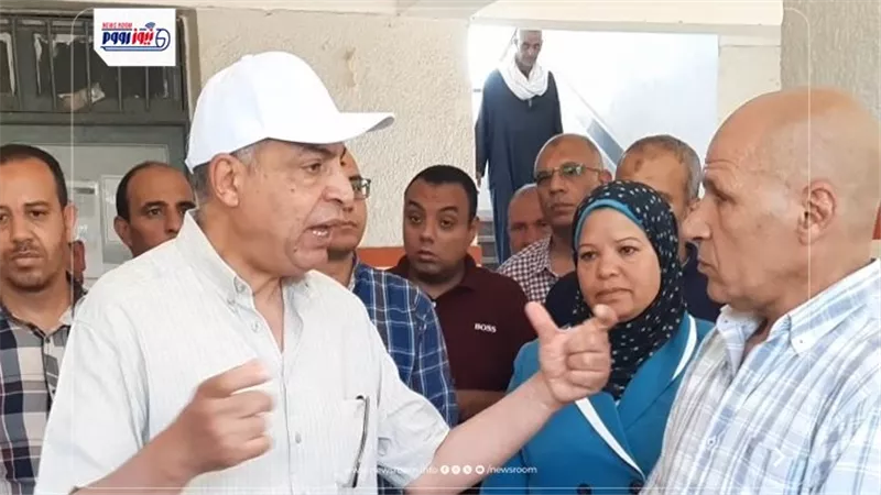 ده مكان وزير.. محافظ المنيا يعاقب مدير مدرسة حوّل فصلًا دراسيًا إلى مكتب خاص